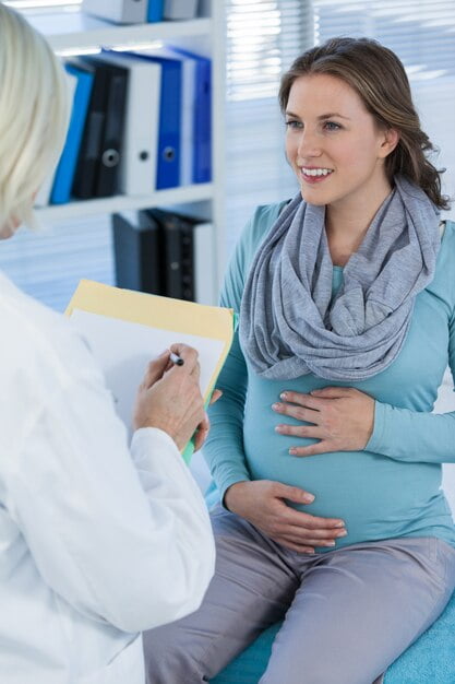 Obstetrics & Gynaecology 12 pregnant patient consulting doctor